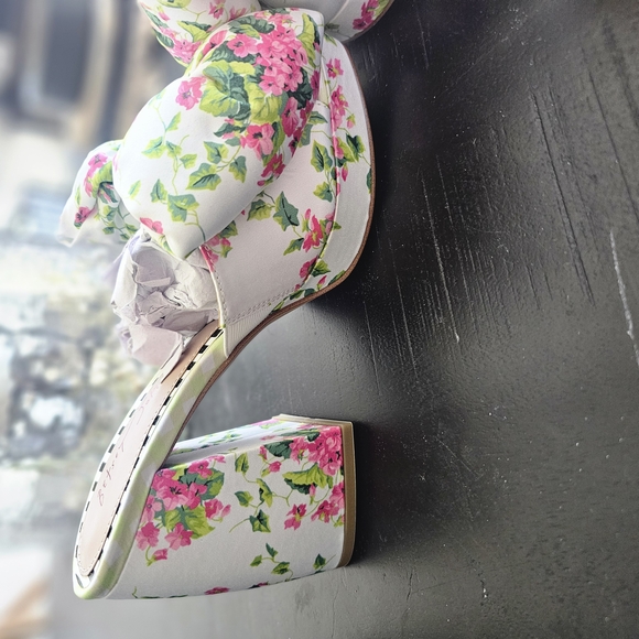 Betsey Johnson Floral Bow Mules - Picture 4 of 10